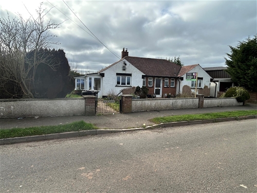 Auction Lot: 3-bedroom detached bungalow in need of modernisation
