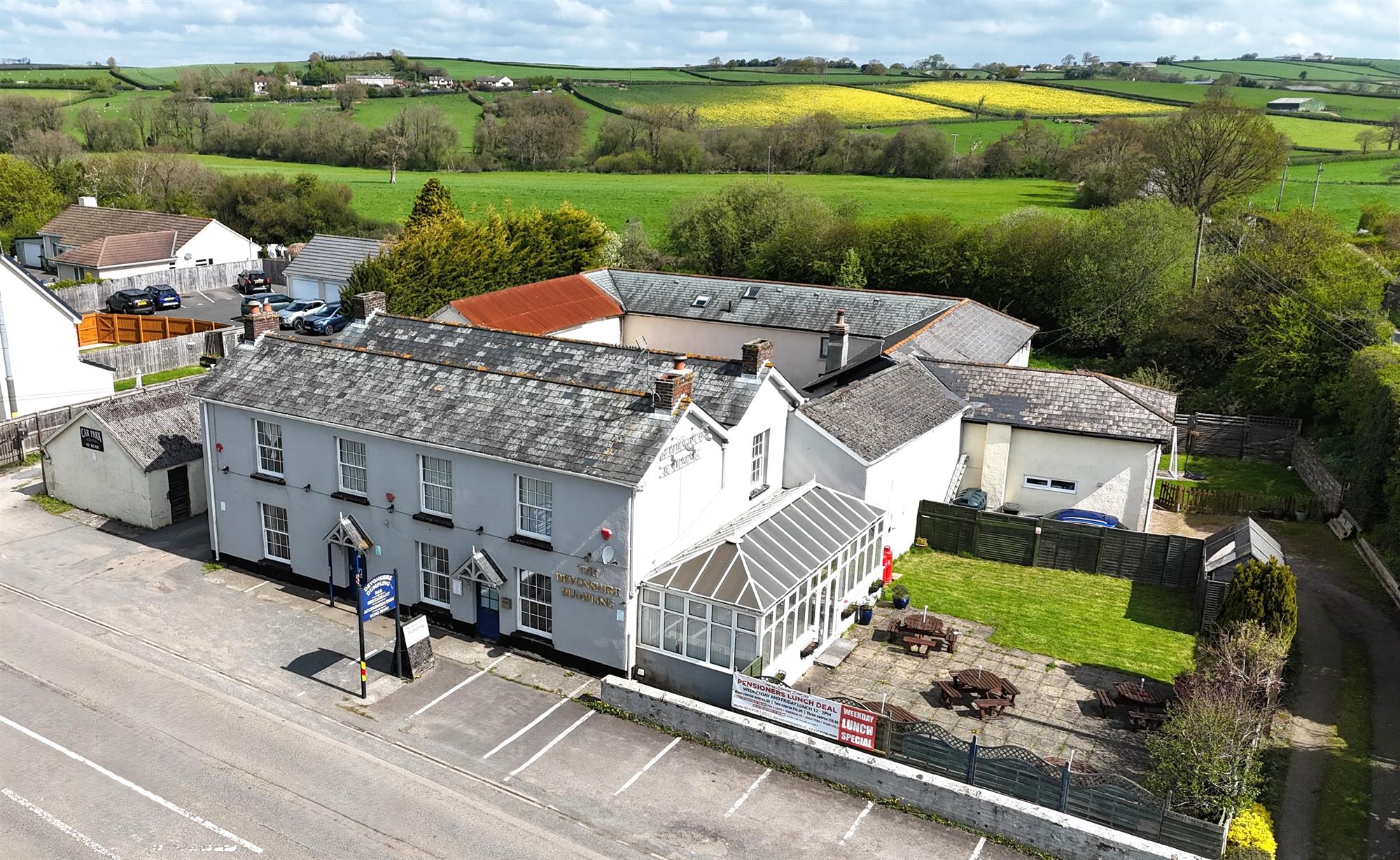 Versatile property offering a ready-made B&B / restaurant trade