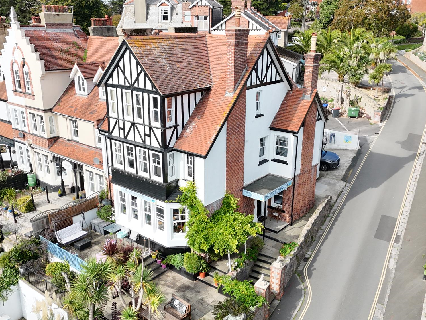 Beautifully presented guest house in a prime position close to Torquay Harbour