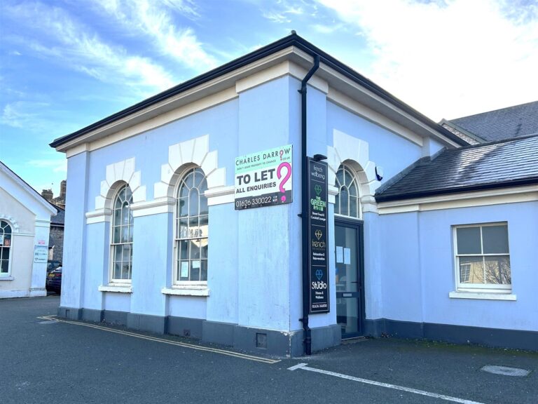 High Street Retail property in Newton Abbot, Devon – Ref: 34255 – Image 5157